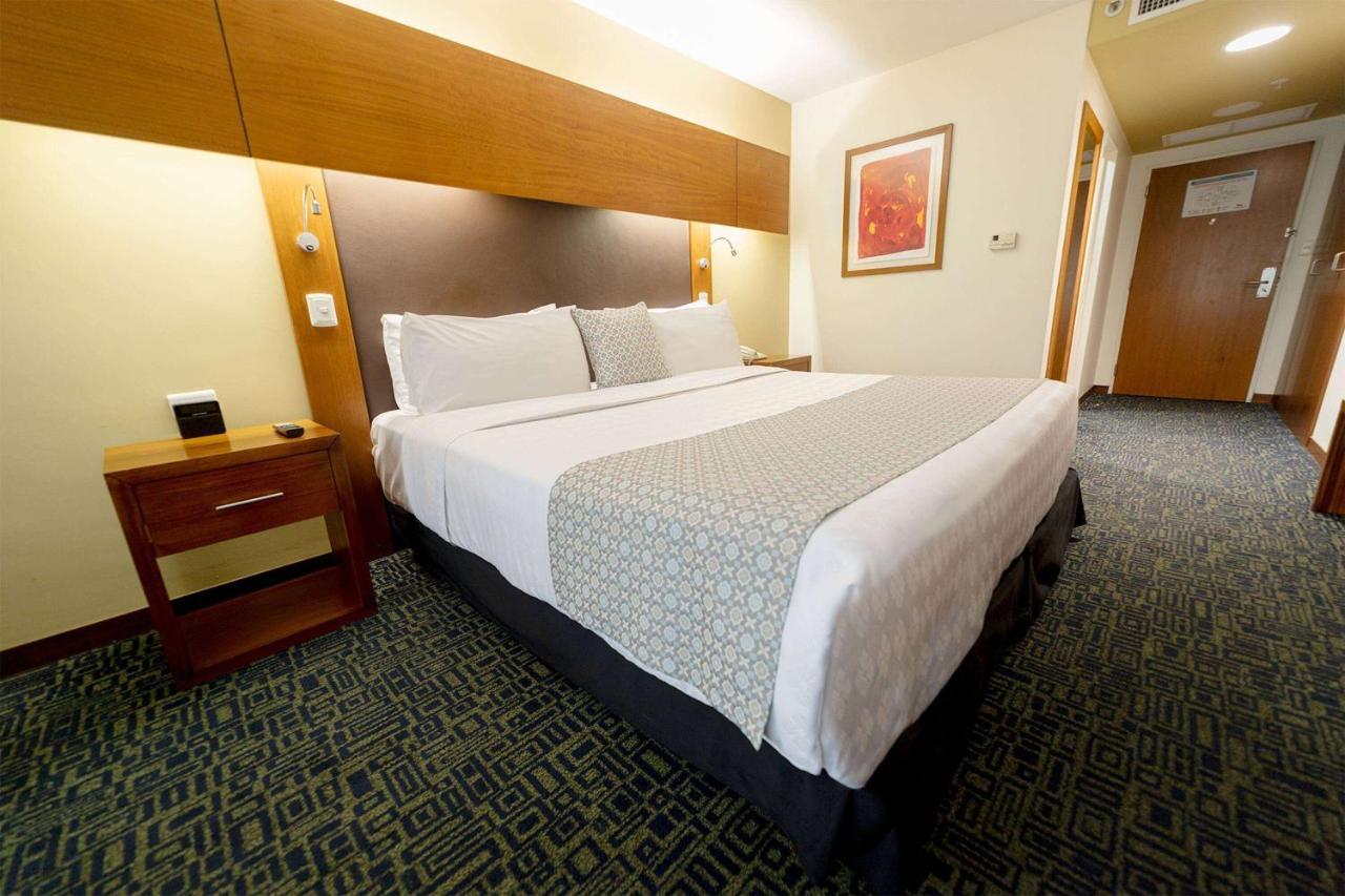 Tryp By Wyndham Guayaquil Hotell Exteriör bild